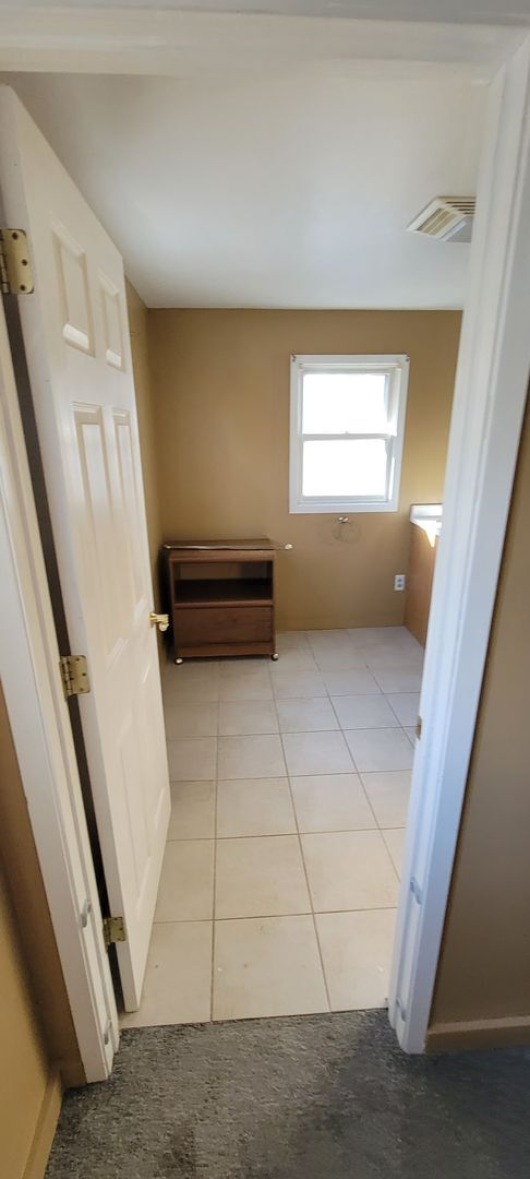 Building Photo - Available August 1st - 3 Bed Home in Cloqu...
