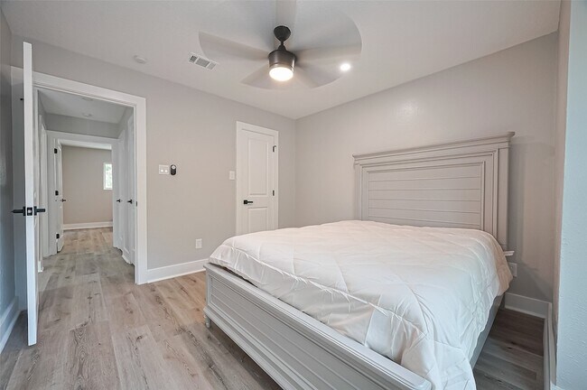 Building Photo - 3 Roserush Ct