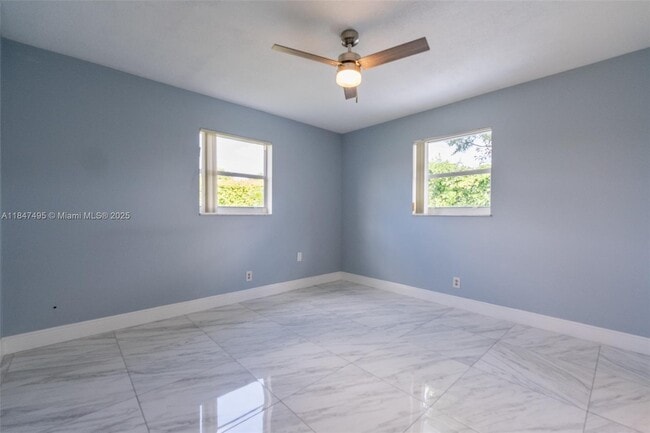 Building Photo - 2401 SW 11th Ave