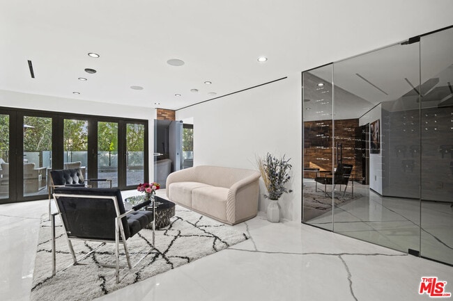 Building Photo - 1680 Sunset Plaza Dr