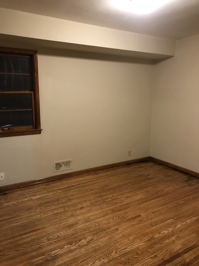 Building Photo - Ready to go 4 Bedroom 2 Bath Home in South...
