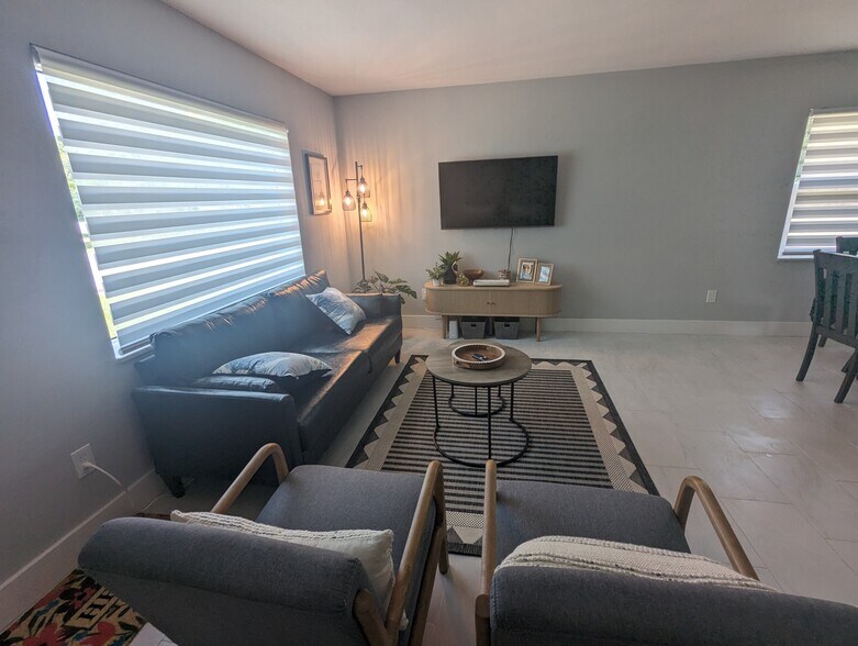 Living room - 2519 Amherst Ave