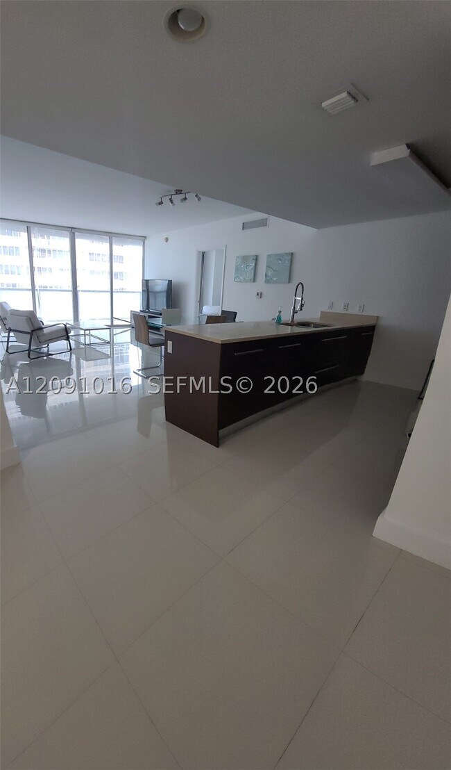Building Photo - 475 Brickell Ave