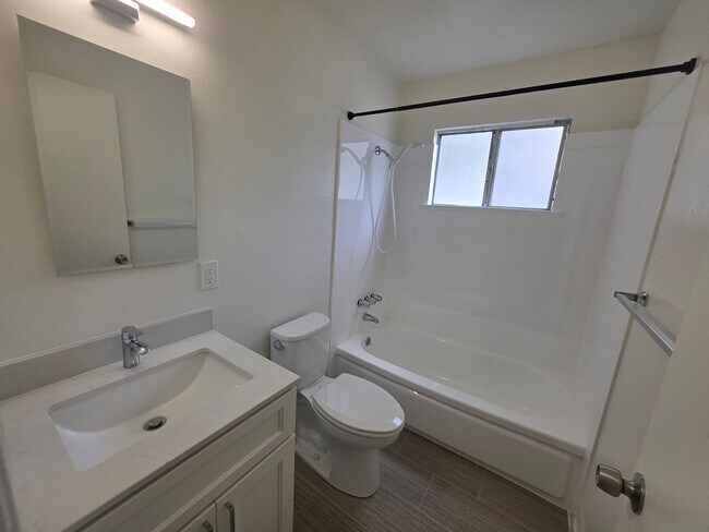 Building Photo - This is a large 2-bdr in a convenient, Fre...