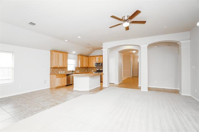 Building Photo - 1424 Canary Dr