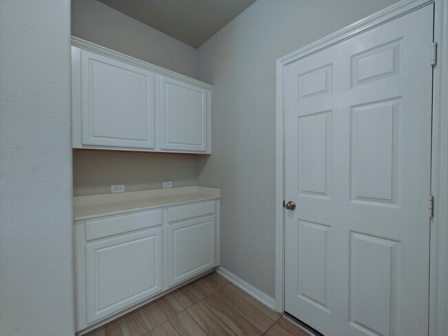 Building Photo - 26046 Quiet Field Ct