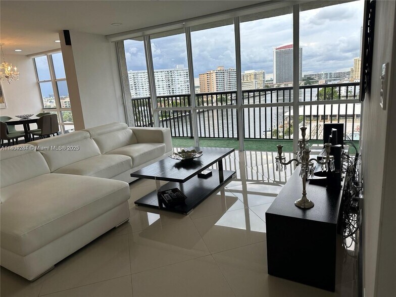 Building Photo - 2017 S Ocean Dr