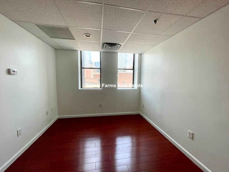 Building Photo - 72 Kneeland St