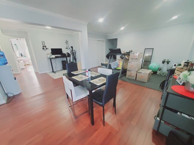 Building Photo - 7 4th St