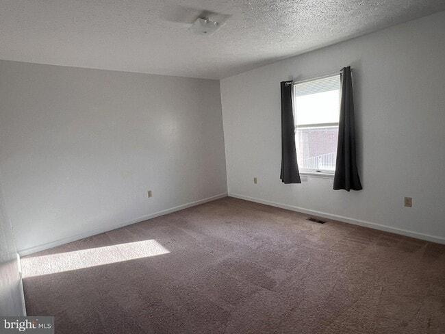 Building Photo - 2352 Roosevelt Blvd