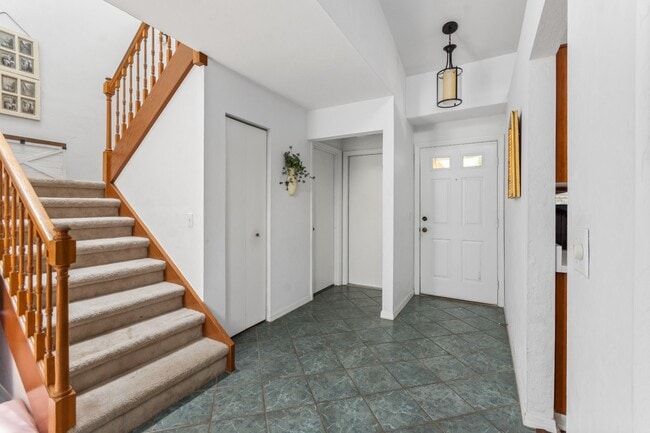 Building Photo - 811 SW 50th Way