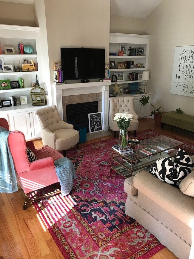 Built ins and TV over mantel! Fireplace in nonworking. - 3406 Margrave Rd