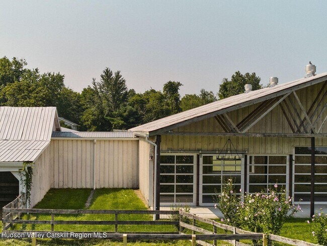 Building Photo - 356 Co Rte 6