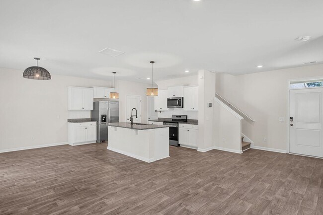 Building Photo - 4 Bedroom 3 Bath Home Located in Shell Poi...