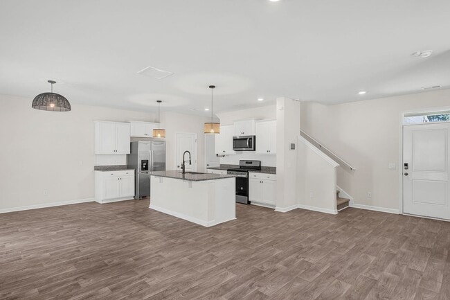 Building Photo - 4 Bedroom 3 Bath Home Located in Shell Pointe at Cobblestone Village in Summerville!