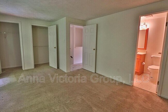 Building Photo - 229 Red Jade Dr