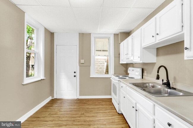 Building Photo - Spacious 3 Bedroom, 1 Bath Home in Harrisburg, Pa!