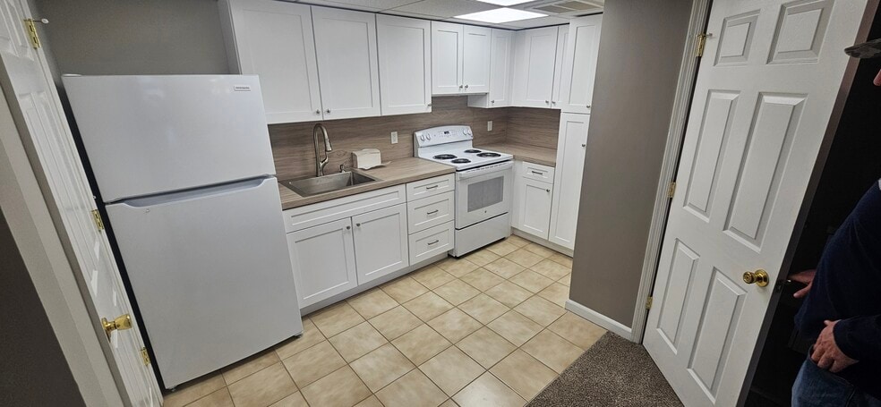 Kitchen - 2605 Durham Rd