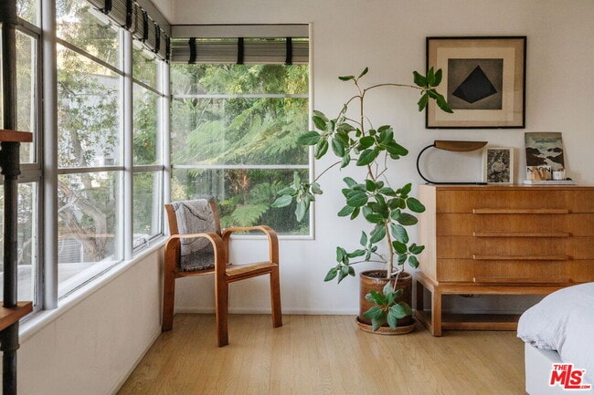 Building Photo - 1530 N Easterly Terrace