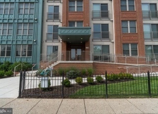 Building Photo - 1350 Maryland Ave NE