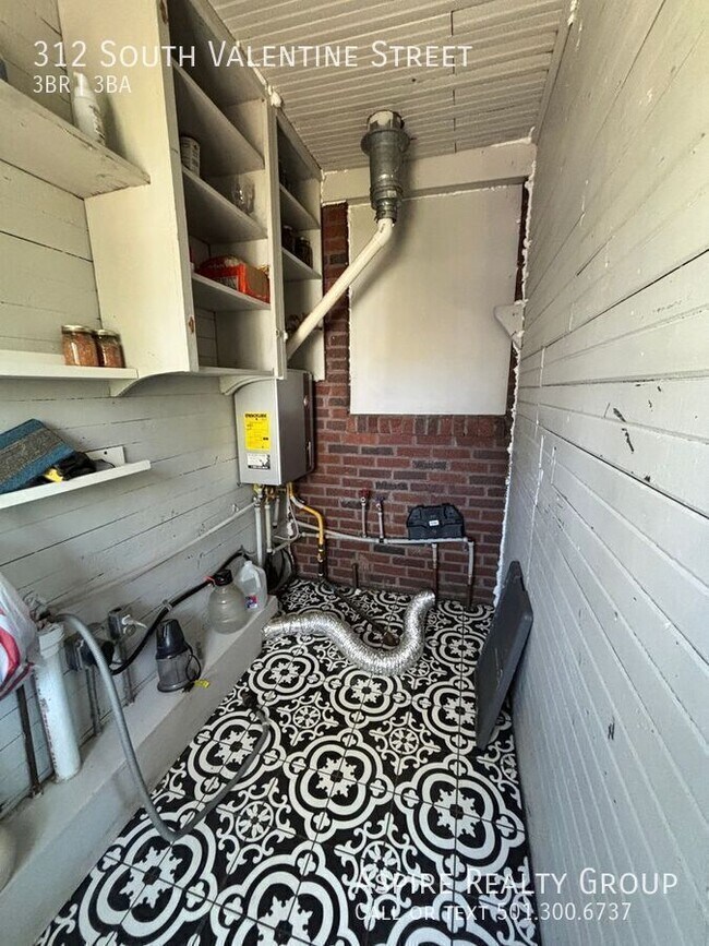 Building Photo - 312 S Valentine St