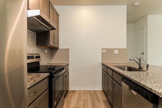 Building Photo - 4 Bedrooms located off Hwy 90W and Grosenbacher Rd, 10 miles from Lackland AFB