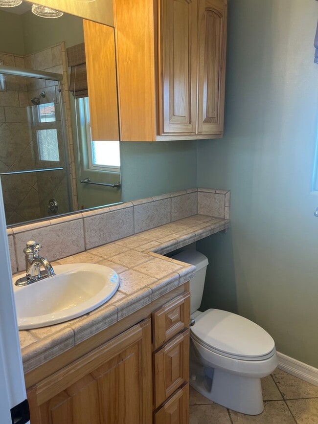 Building Photo - Custom home 1 block to ocean