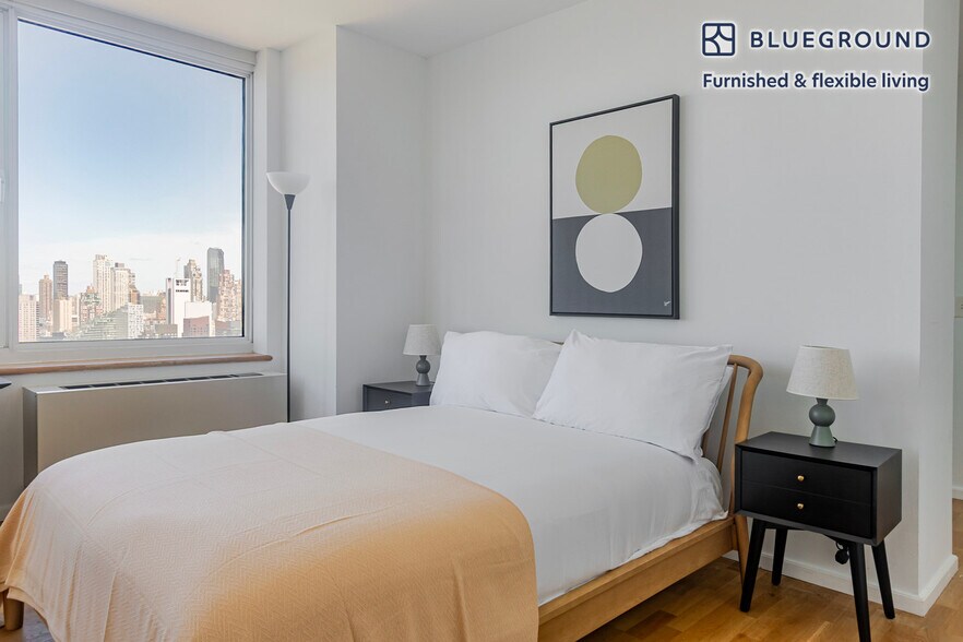 Building Photo - 635 W 42nd St