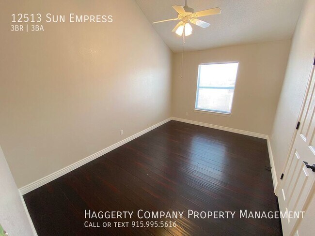 Building Photo - East El Paso 3 bed Refrig A/C with Loft an...