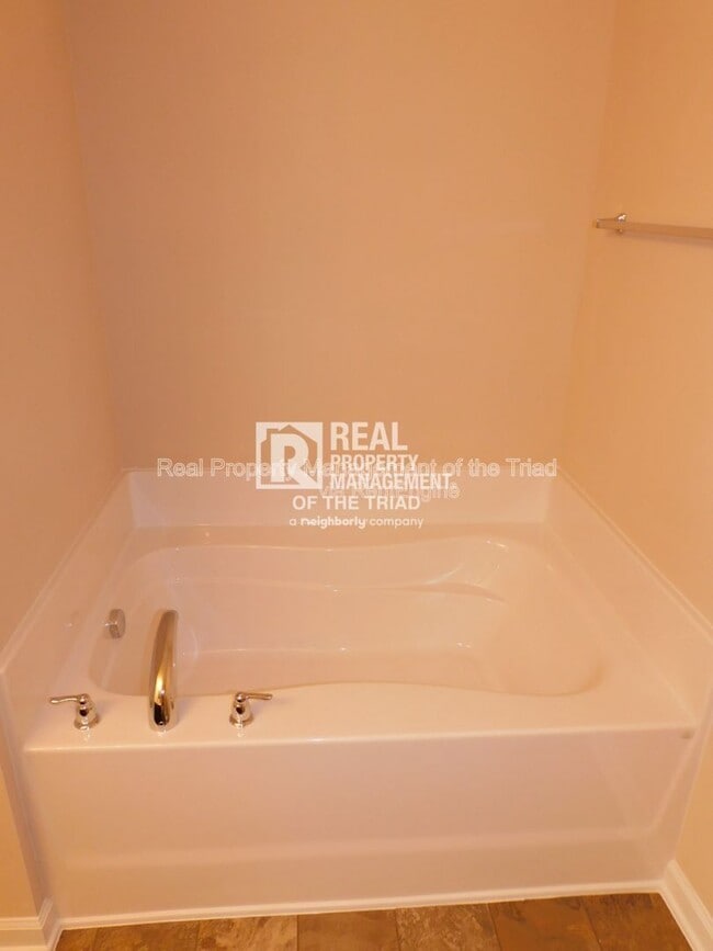 Building Photo - 10 Loblolly Ct