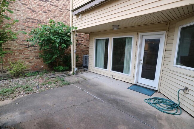 Building Photo - 9939 Kemp Forest Dr