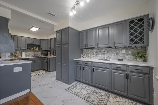 Building Photo - 920 W Orient St