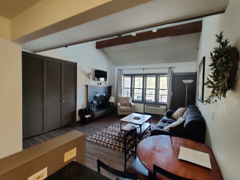 Living room - 18575 SW Century Dr