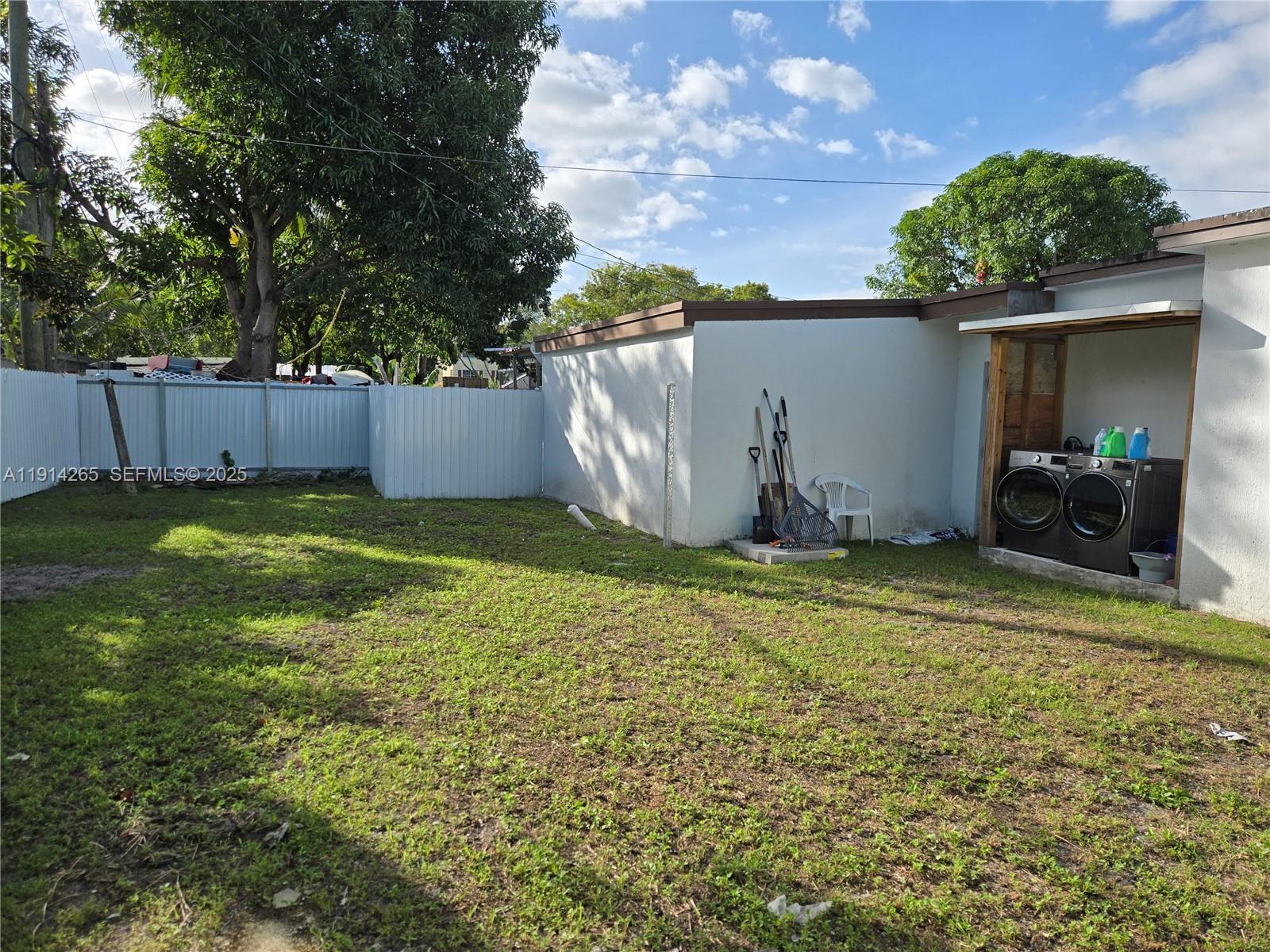 Building Photo - 1420 NW 116th St