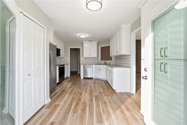 Building Photo - 2335 Winthrope Way Dr