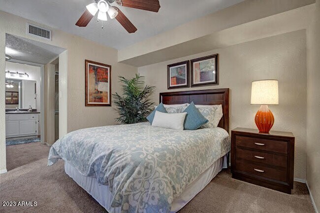 Building Photo - 10002 N 7th St