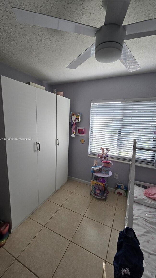 Building Photo - 4737 SW 135th Pl