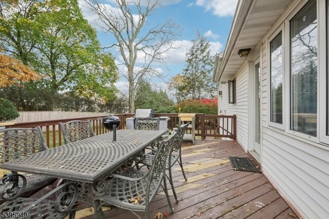 Building Photo - 145 Vivian Ave