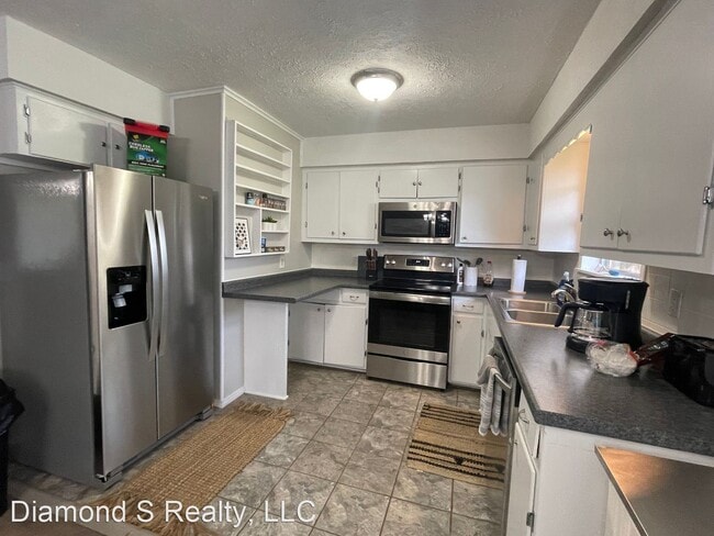 Building Photo - 3 br, 2 bath House - 4233 W Monterrey St