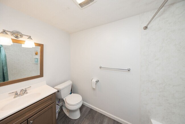 Building Photo - 90 Brightwood Ave