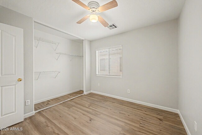 Building Photo - 2435 E Olivine Rd