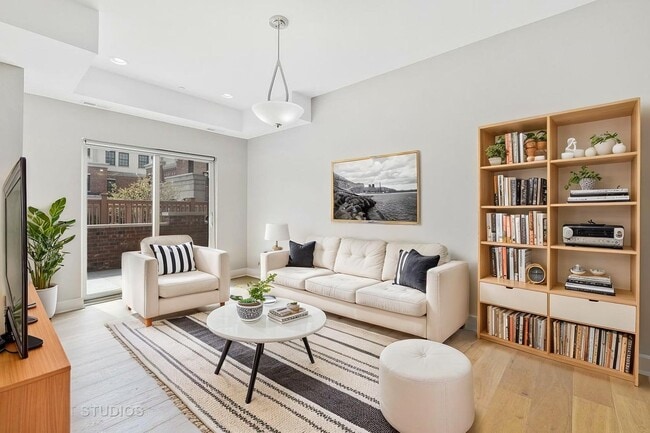 Building Photo - 833 Laurel Ave