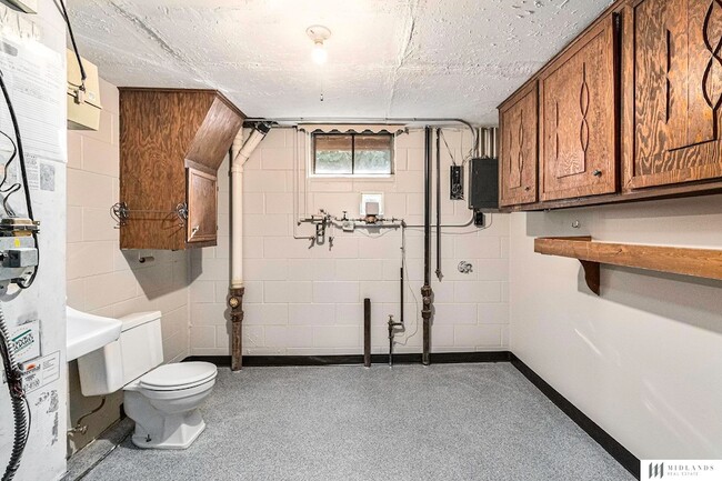 Building Photo - 7208 Pine Dr