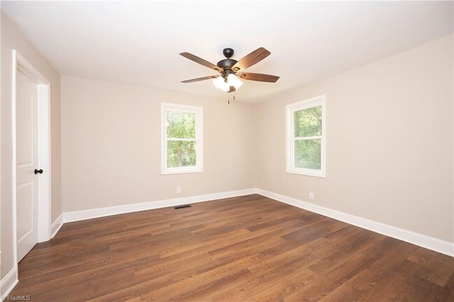 Building Photo - 1198 Red Bank Rd