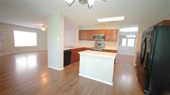 Building Photo - 909 Lodosa Dr
