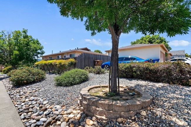 Building Photo - Downtown Benicia Duplex