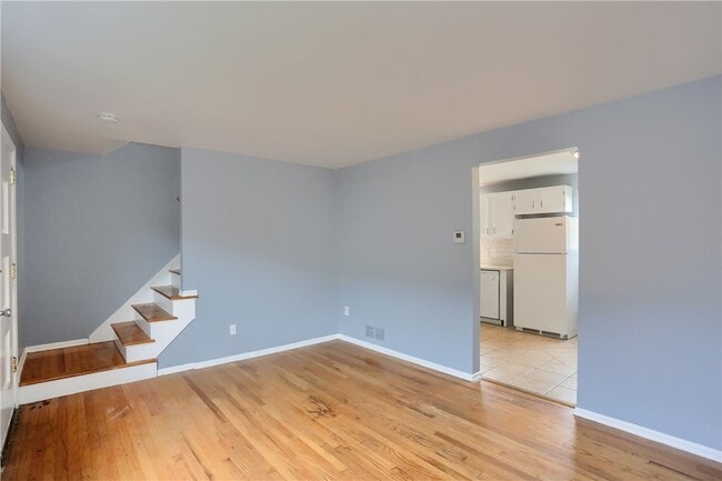 Building Photo - 440 Brierly Ln