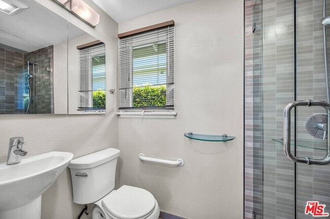 Building Photo - 11118 Franklin Ave