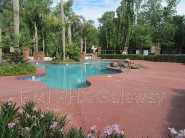 Building Photo - 170 E Guadalupe Rd