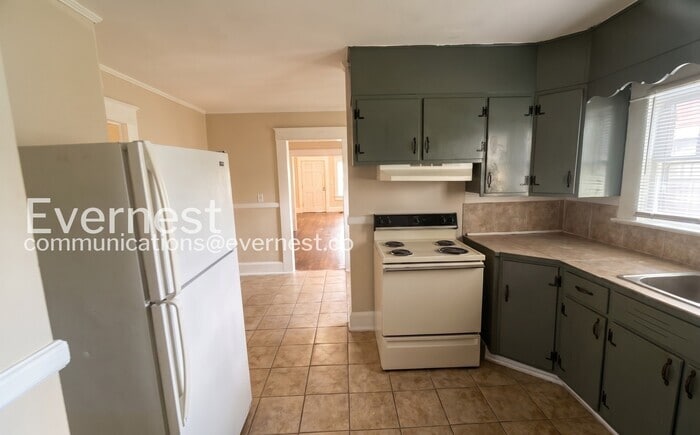 Building Photo - 1119 Graymont Ave W